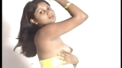 धोखा दे हिंदी मूवी सेक्स वाली बड़े चूची सींग का बना हुआ काले बालों वाली पत्नी फूहड़ गड़बड़ में नौकरानी की वर्दी