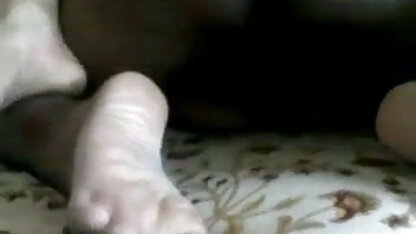साइबेरिया से लड़की उंगलियों के माध्यम से उसे हिंदी सेक्सी फिल्म मूवी बिल्ली में एक छेद फट